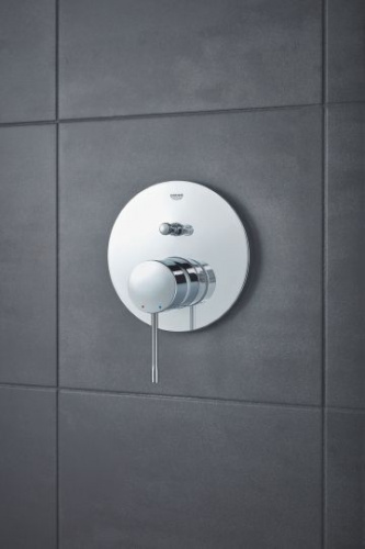 Смеситель для ванны Grohe Essence 24058001 купить по всей России